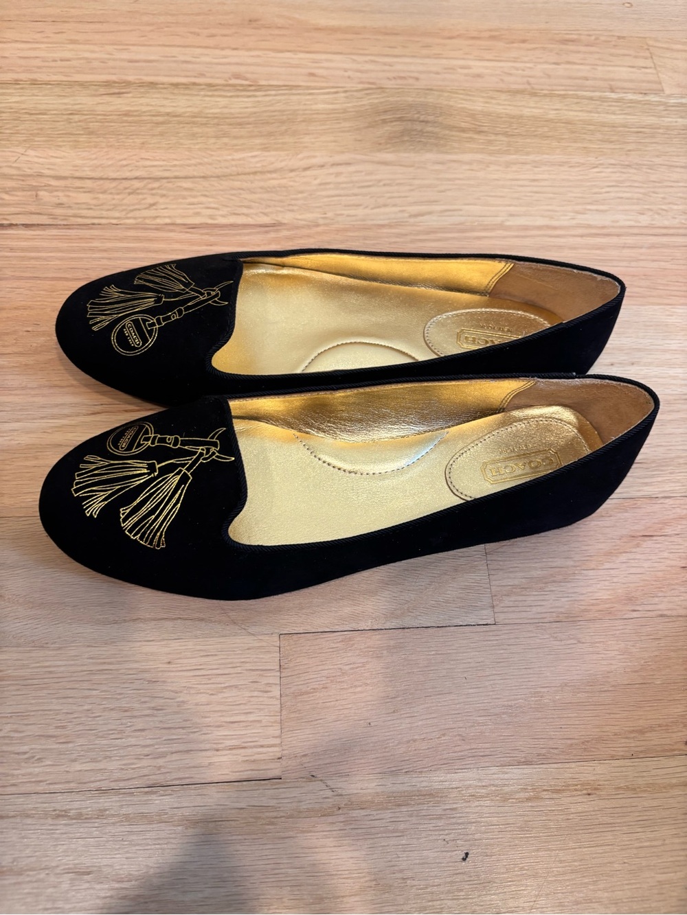Coach black velvet smoking slippers with a gold-embroidered design size 8 NWOT - Picture 7 of 9